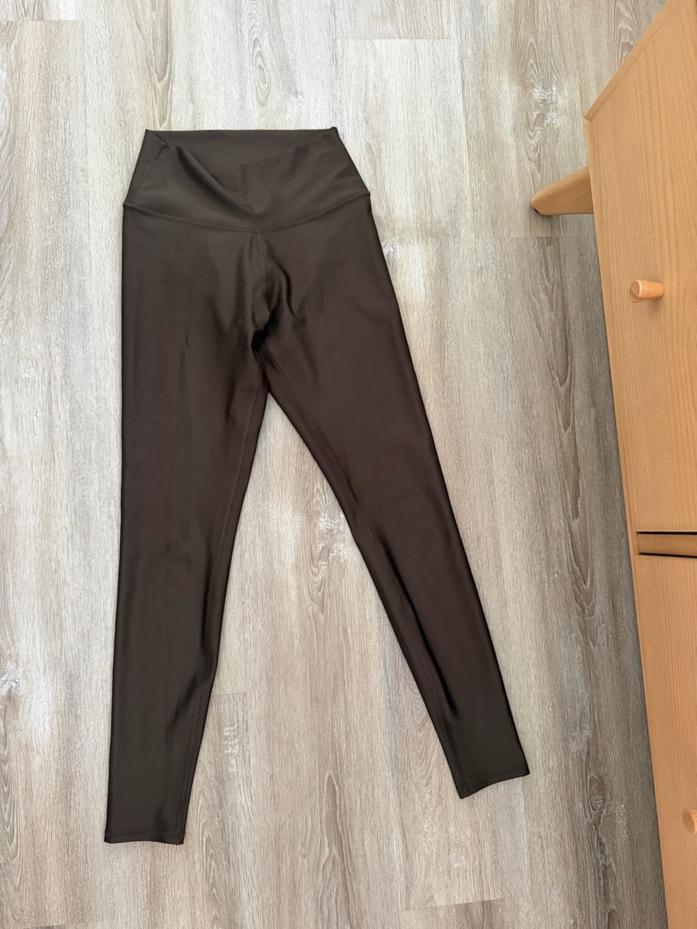Women’s alo yoga leggings mocha brown